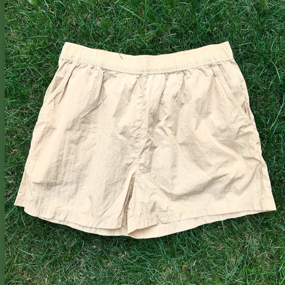 Aritzia TNA Light Beige Windbreaker Material Lounge Shorts - Picture 1 of 1